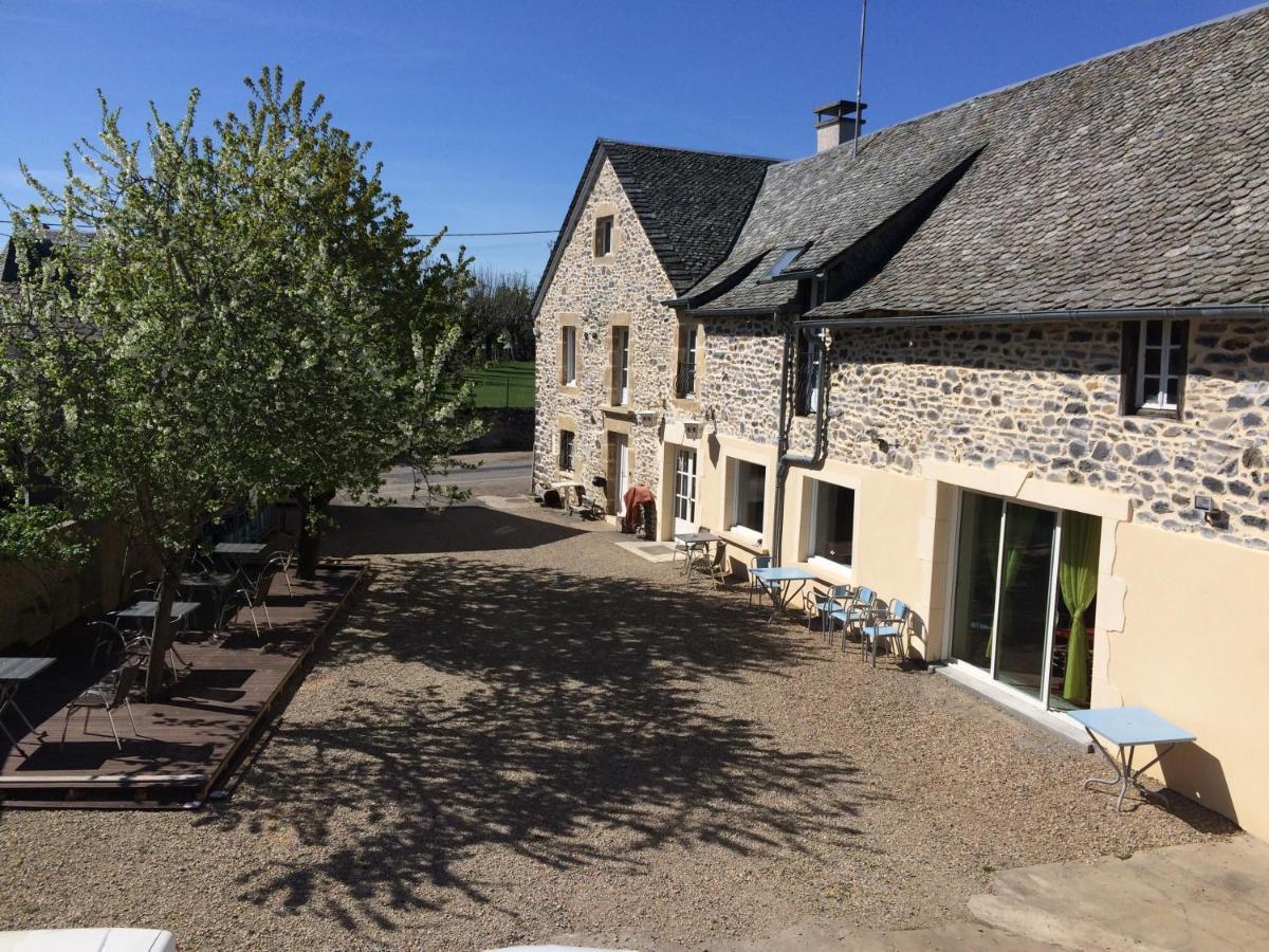 AUX PORTES D'AUBRAC studio 2 personnes Bed and Breakfast Condom-d'Aubrac Esterno foto