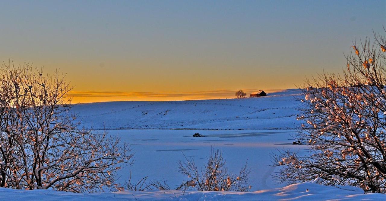 AUX PORTES D'AUBRAC studio 2 personnes Bed and Breakfast Condom-d'Aubrac Esterno foto